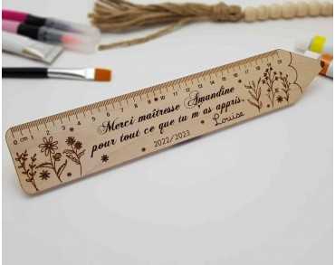 Règle crayon personnalisée bois remerciement fin d'année scolaire - maîtresse - nounou- atsem
