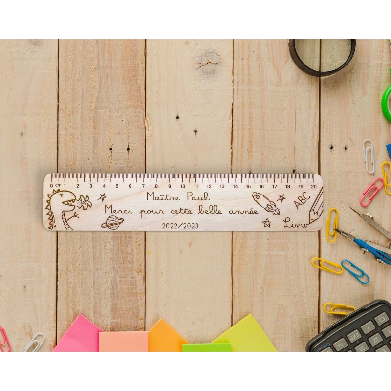 Règle personnalisée bois remerciement fin d'année scolaire avec dessin enfant