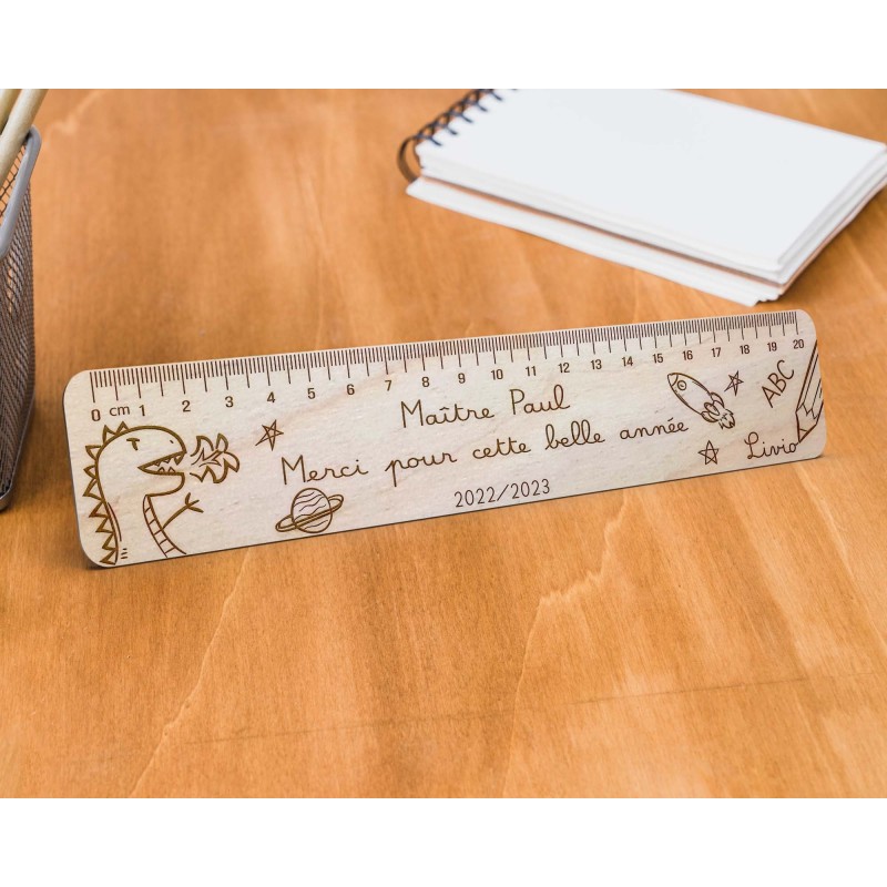 Règle personnalisée bois remerciement fin d'année scolaire avec dessin enfant