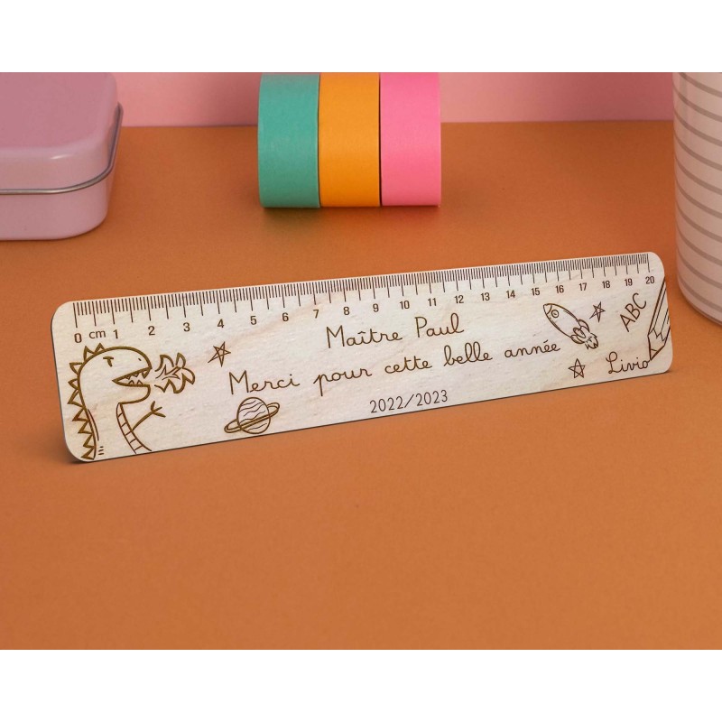 Règle personnalisée bois remerciement fin d'année scolaire avec dessin enfant