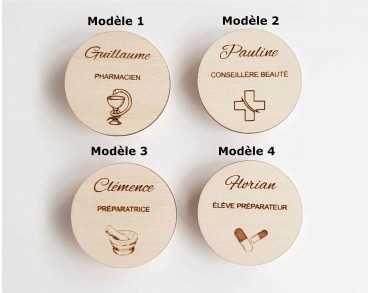 Badge en bois pharmacie personnalisé rond vernis