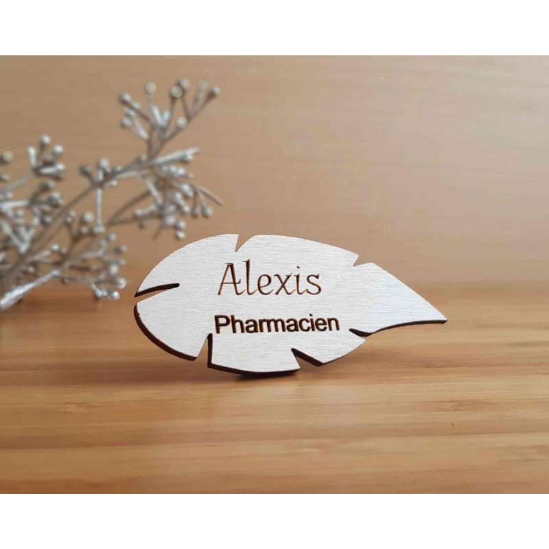 Badge en bois pharmacie feuille personnalisé
