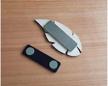 Badge en bois pharmacie feuille personnalisé