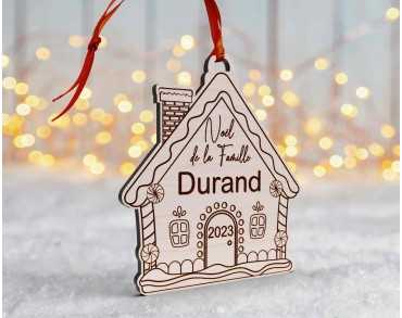 Boule de Noël en bois personnalisée maison de Noël nom de famille