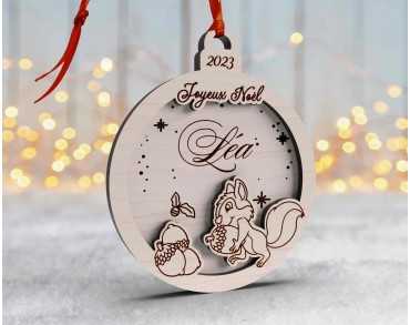 Boule de Noël personnalisée en bois décor écureuil