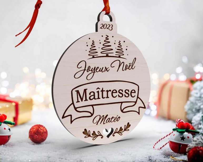 Boule de Noël en bois personnalisée maîtresse, maître, atsem, nounou fanion