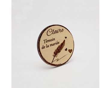 Badge en bois plume et cœur personnalisé, thème romantique, mariage, baptême, communion, badge evjf, evg, cérémonie