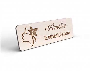 Badge en bois personnalisé esthéticienne conseillère beauté