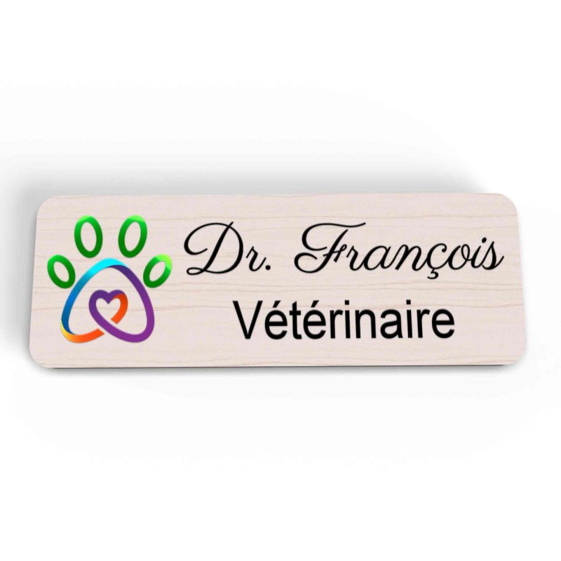 Badge en bois personnalisé logo patte animal coloré