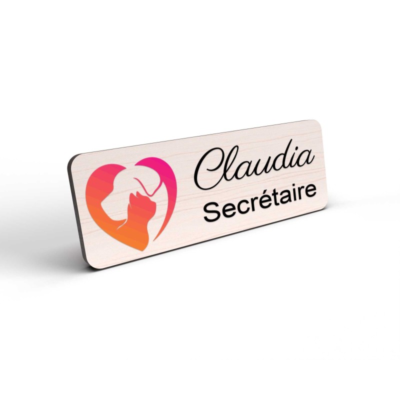 Badge vétérinaire en bois personnalisé logo chien chat coeur coloré