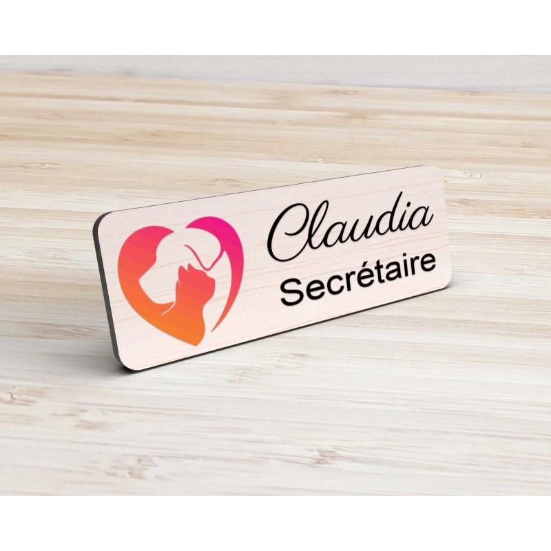 Badge vétérinaire en bois personnalisé logo chien chat cœur coloré