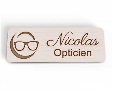 Badge opticien personnalisé bois