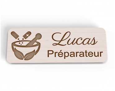 Badge préparatrice en bois personnalisé mortier pilule