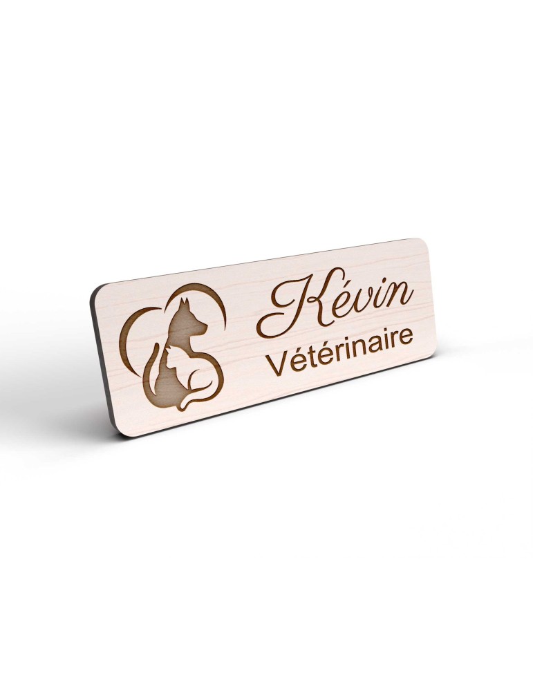 Badge personnalisé vétérinaire en bois logo cœur chien chat