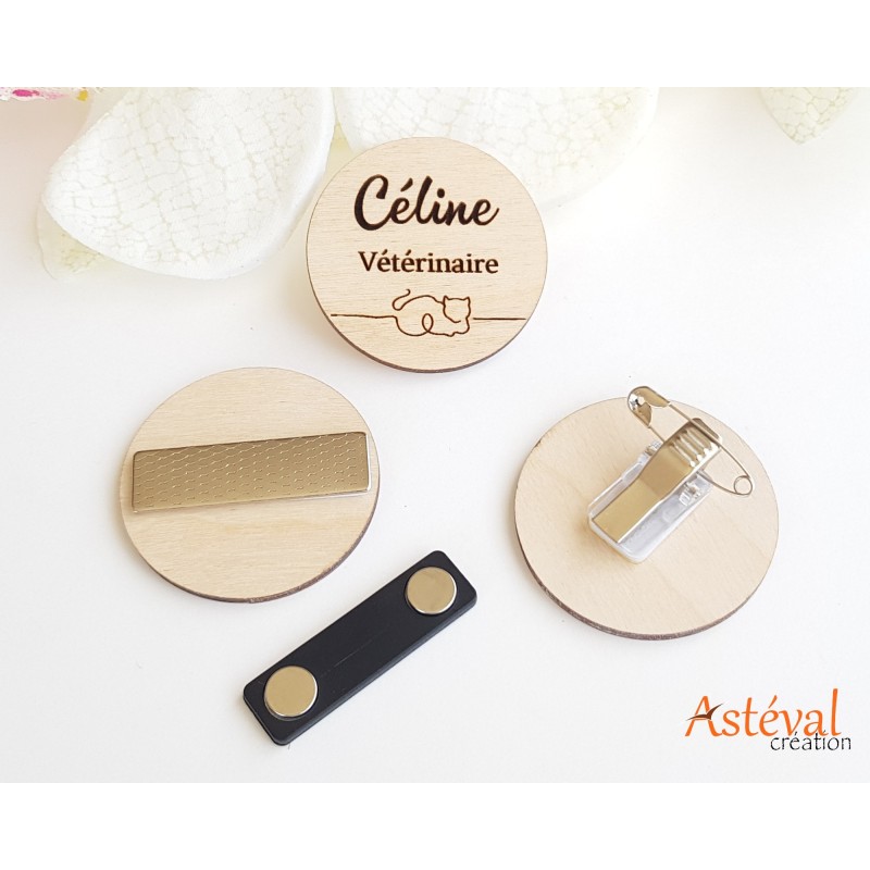 Badge en bois personnalisé chat filaire vétérinaire ou autre