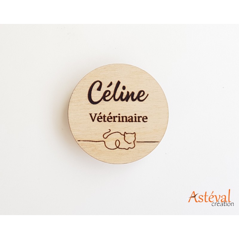 Badge en bois personnalisé chat filaire vétérinaire ou autre