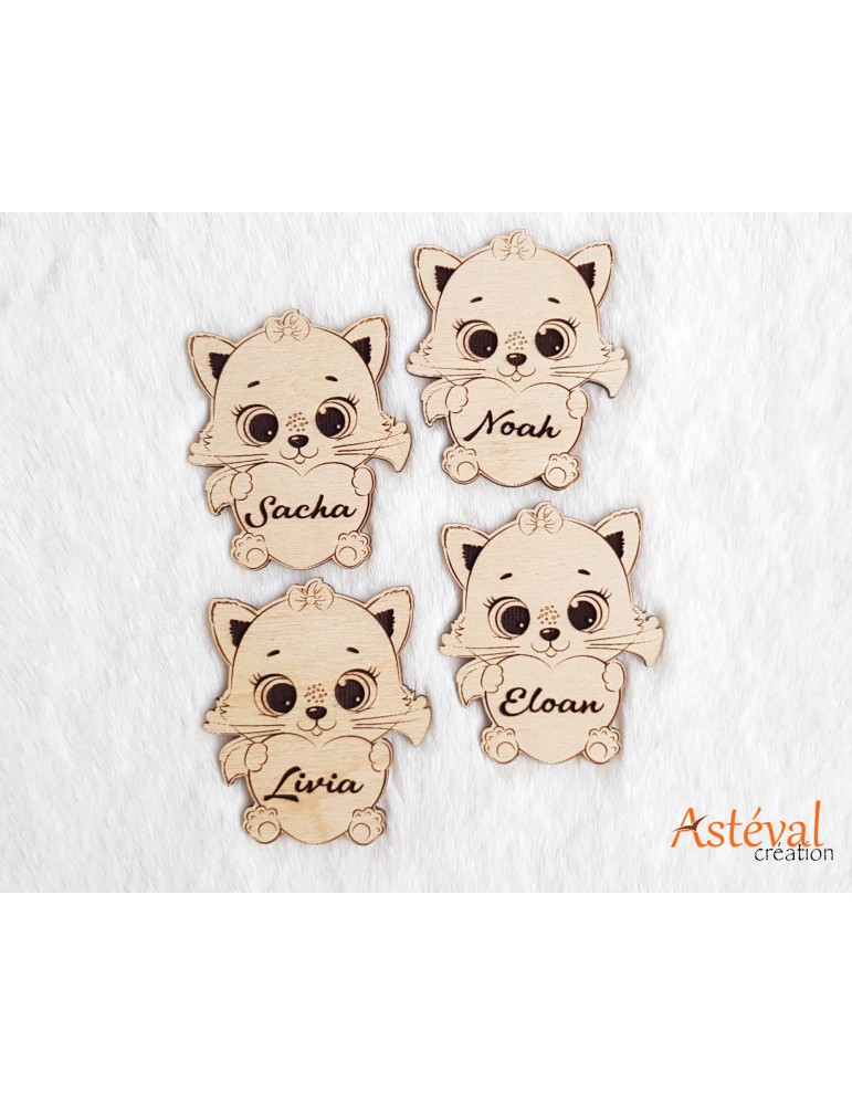 Marque place chaton coeur en bois personnalisé -  Baptême - baby shower ou Anniversaire  - Décoration de table