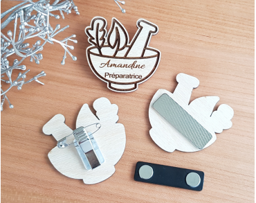 Badge en bois pharmacie mortier personnalisé préparatrice élève préparateur