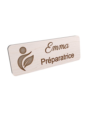 Badge personnalisé préparatrice, motif pharmacie et préparation, vue en biais
