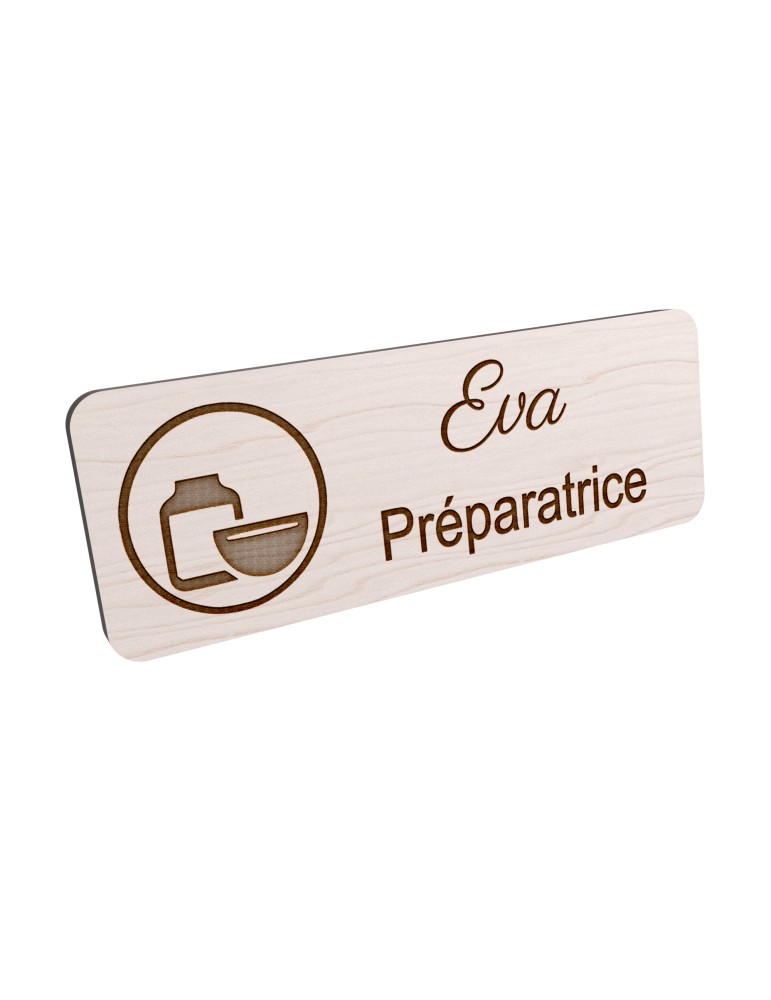 Badge personnalisé préparatrice, motif pharmacie et préparation, vue en biais