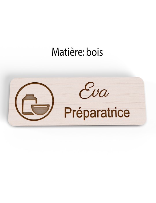 Badge personnalisé préparatrice, motif pharmacie et préparation, version bois vue à plat