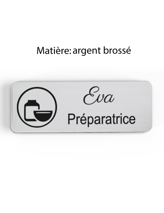 Badge personnalisé préparatrice, motif pharmacie et préparation, finition argent brossé