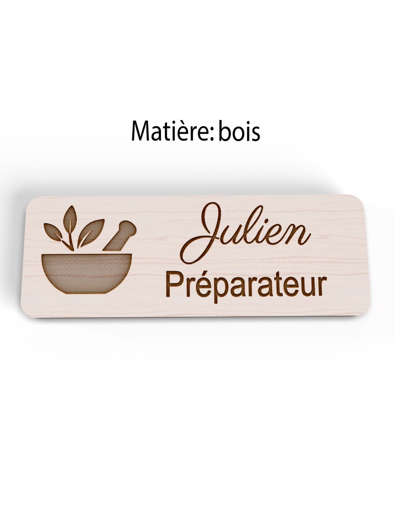Badge personnalisé préparateur, motif pharmacie et préparation, version bois vue à plat