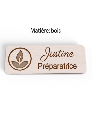 Badge personnalisé préparatrice, motif pharmacie et préparation, vue en biais 2