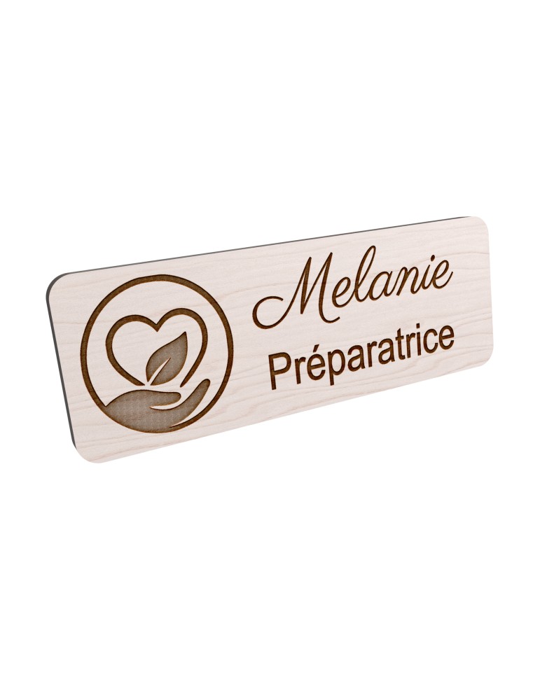 Badge personnalisé préparatrice, motif pharmacie et préparation, vue en biais