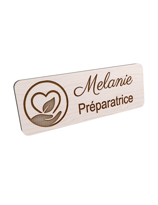 Badge personnalisé préparatrice, motif pharmacie et préparation, vue en biais