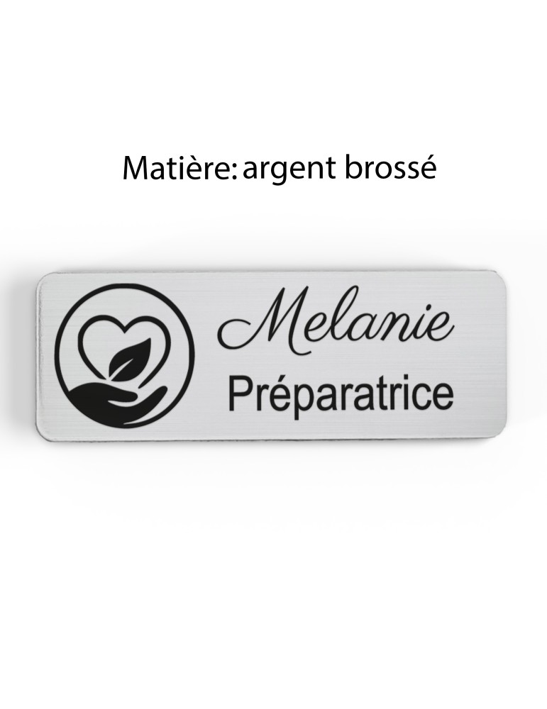 Badge personnalisé préparatrice, motif pharmacie et préparation, finition argent brossé