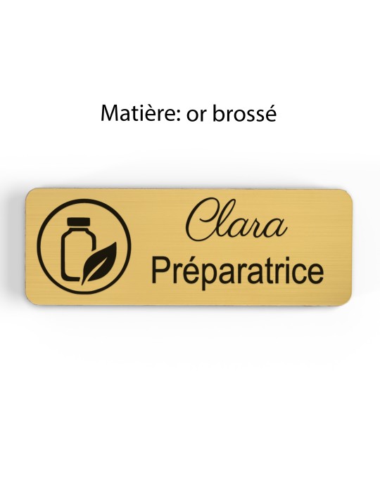 Badge personnalisé préparatrice, motif pharmacie et préparation, finition or brossé