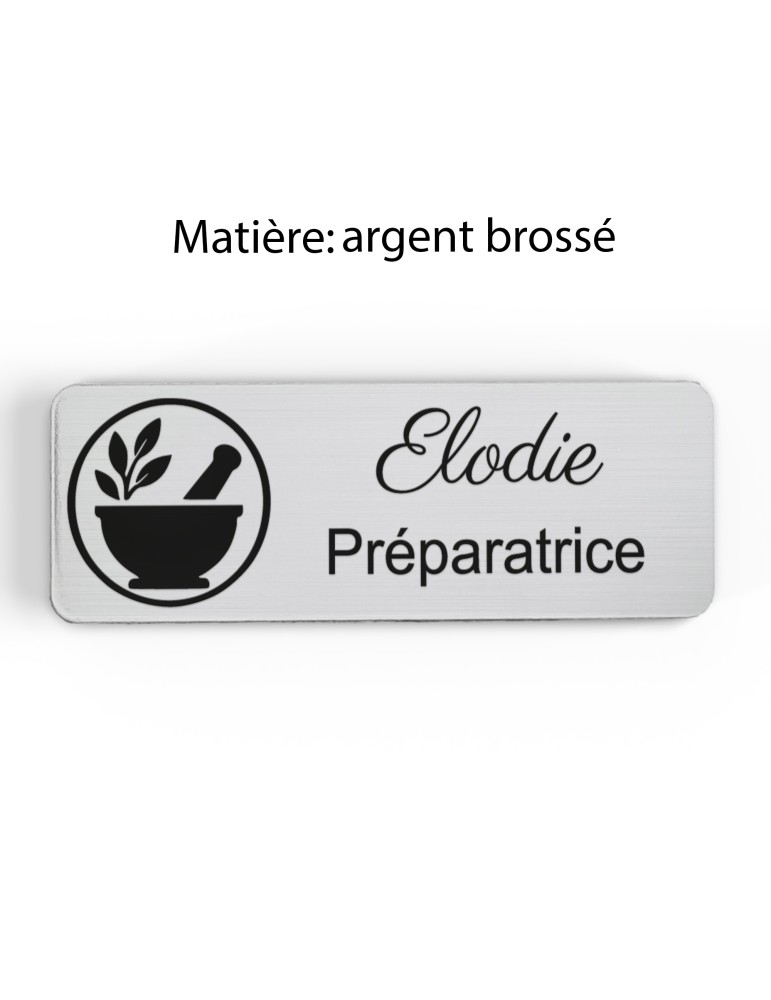 Badge personnalisé préparatrice, motif pharmacie et préparation, finition argent brossé