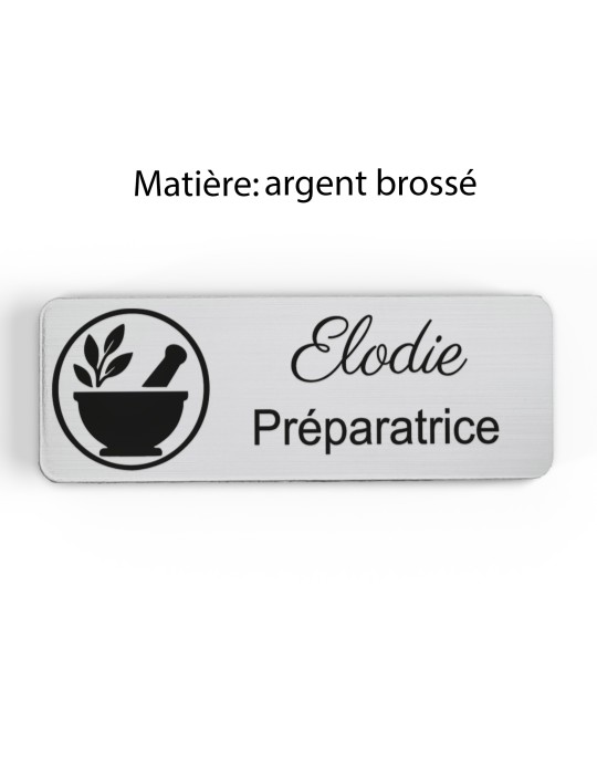 Badge personnalisé préparatrice, motif pharmacie et préparation, finition argent brossé