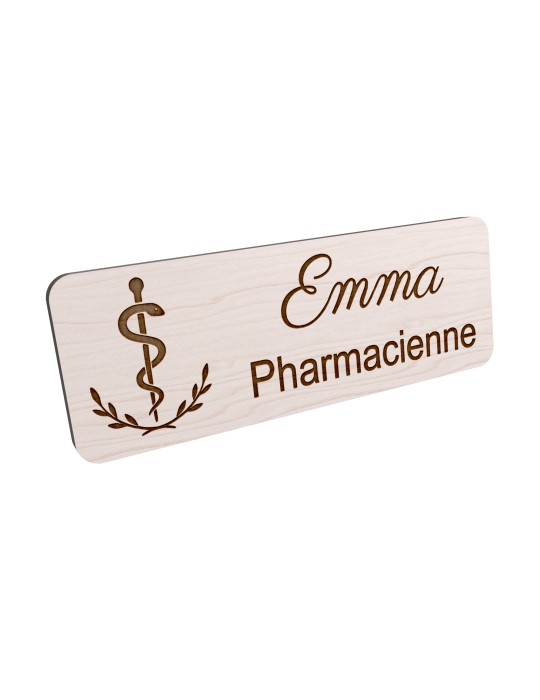 Badge personnalisé pharmacienne, motif pharmacie et caducée, vue en biais