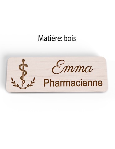 Badge personnalisé pharmacienne, motif pharmacie et caducée, vue en biais 2