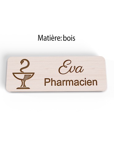 Badge personnalisé préparatrice, motif pharmacie et caducée, vue en biais 2