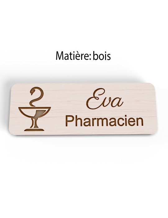 Badge personnalisé préparatrice, motif pharmacie et caducée, version bois vue à plat