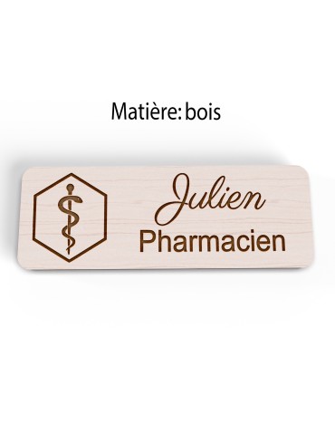 Badge personnalisé pharmacien, motif pharmacie et caducée, vue en biais 2