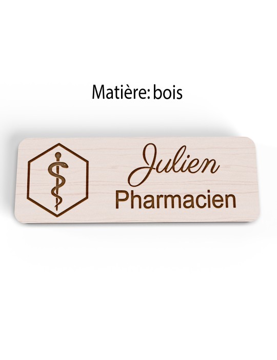 Badge personnalisé pharmacien, motif pharmacie et caducée, version bois vue à plat