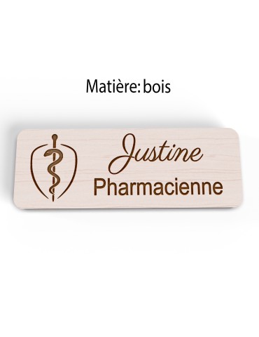 Badge personnalisé pharmacienne, motif pharmacie et caducée, vue en biais 2