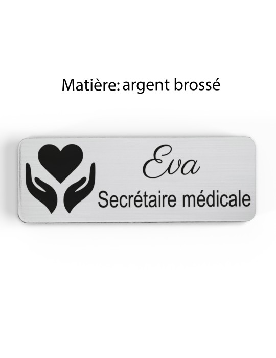 Badge personnalisé secrétaire médicale, motif accueil et santé, finition argent brossé