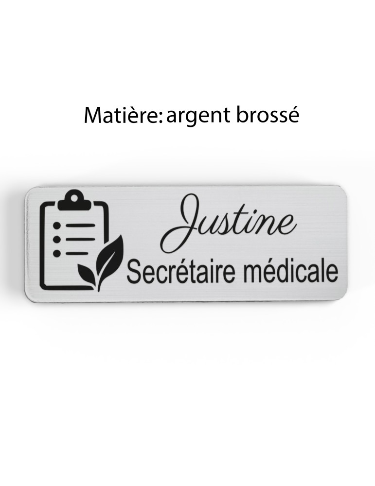 Badge personnalisé secrétaire médicale, motif accueil et santé, finition argent brossé