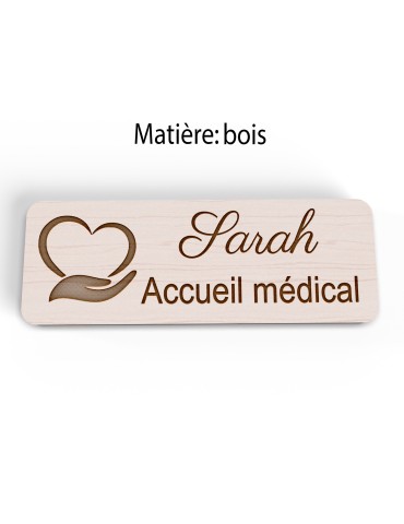 Badge personnalisé accueil médical, motif accueil et santé, vue en biais 2