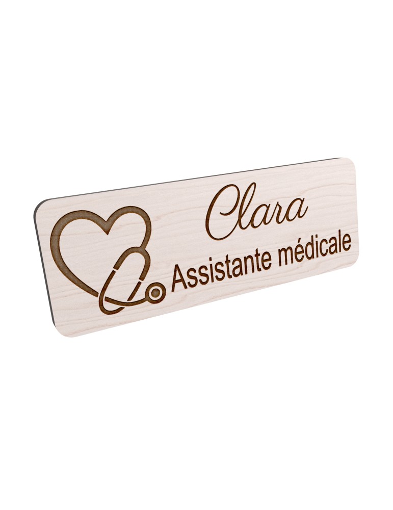 Badge personnalisé assistante médicale, motif accueil et santé, vue en biais