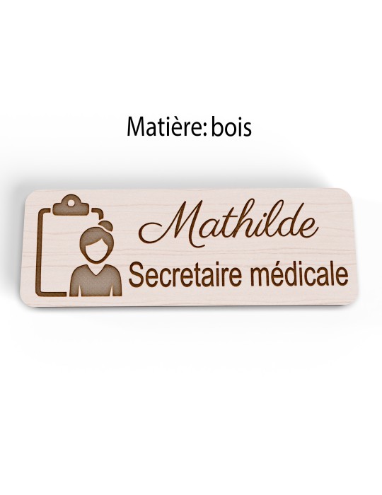 Badge personnalisé secrétaire médicale, motif accueil et santé, version bois vue à plat