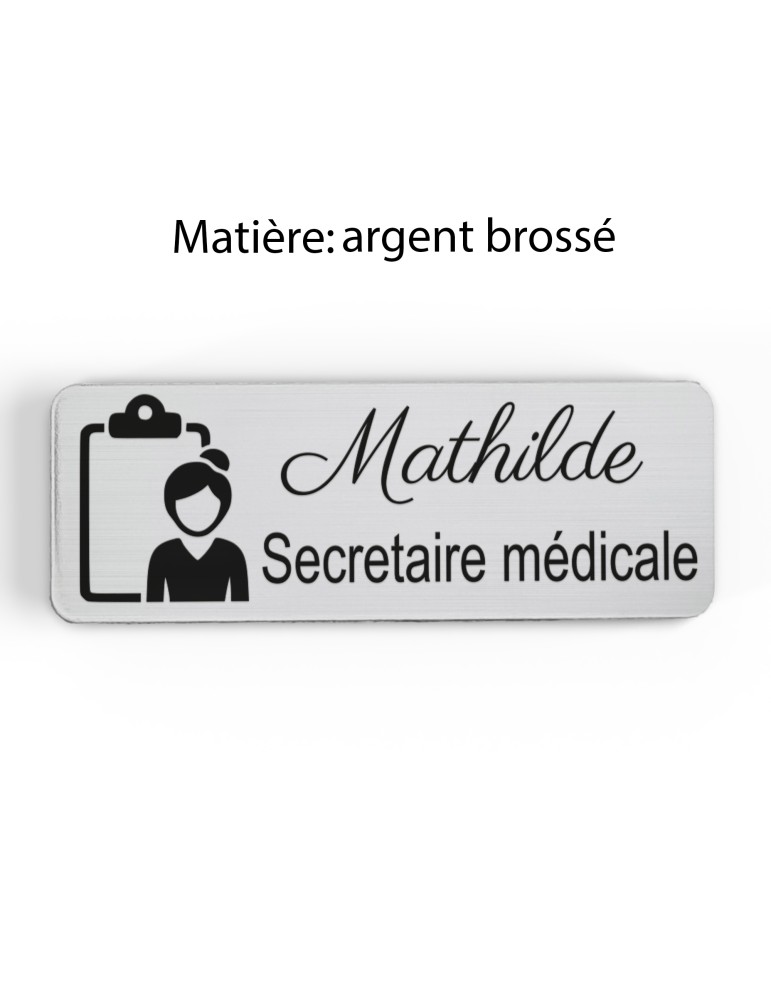 Badge personnalisé secrétaire médicale, motif accueil et santé, finition argent brossé
