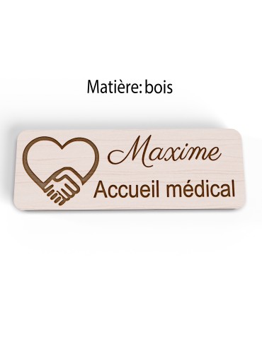 Badge personnalisé accueil médical, motif accueil et santé, vue en biais 2