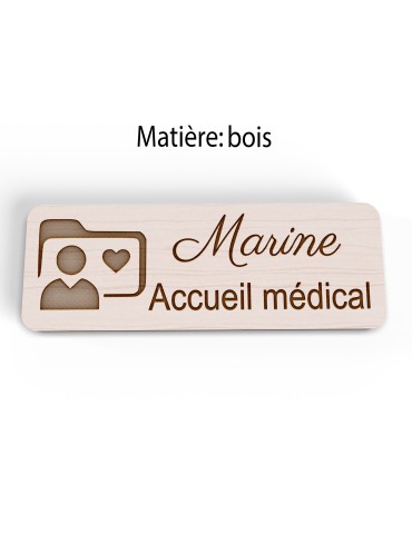 Badge personnalisé accueil médical, motif accueil et santé, vue en biais 2