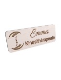 Badge personnalisé kinésithérapeute, motif colonne vertébrale et thérapie manuelle, vue en biais
